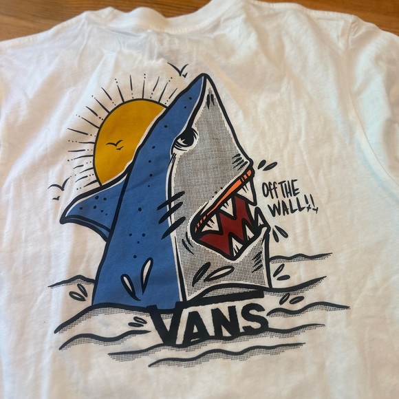 NWOT VANS OFF THE WALL Youth L 12-14
SHARK T-shirt - Picture 8 of 9